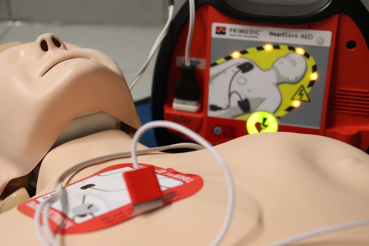 Al momento stai visualizzando Il 26 maggio 2023 inizia il corso sul defibrillatore